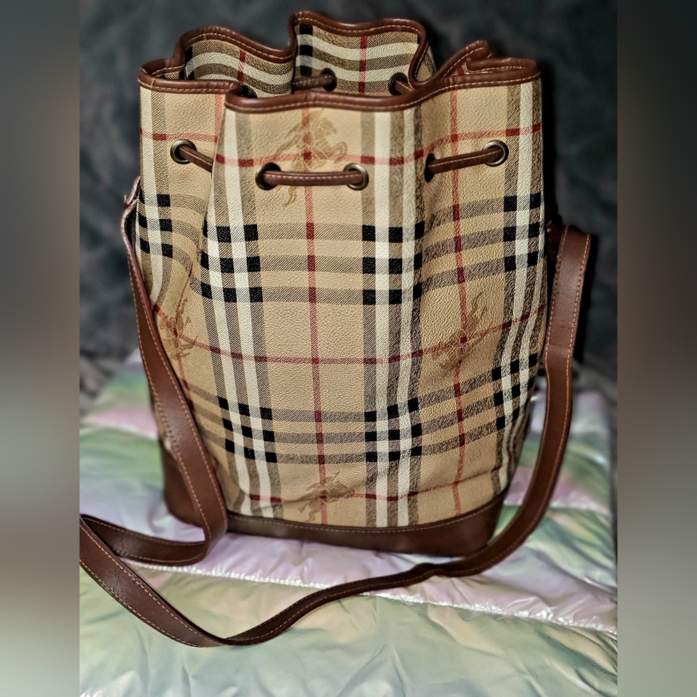 COPY BURBERRY DRAWSTRING BUCKETBAG